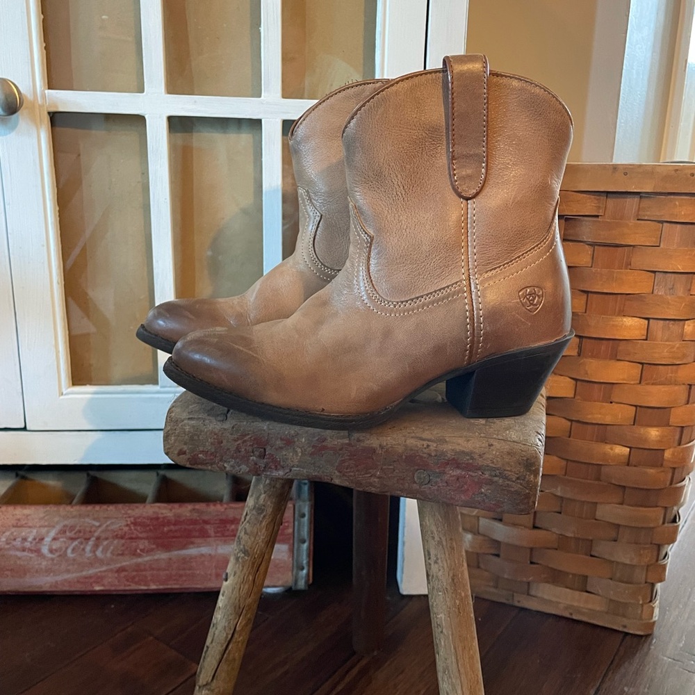 Ariat Tan Leather Western Boots 5.5